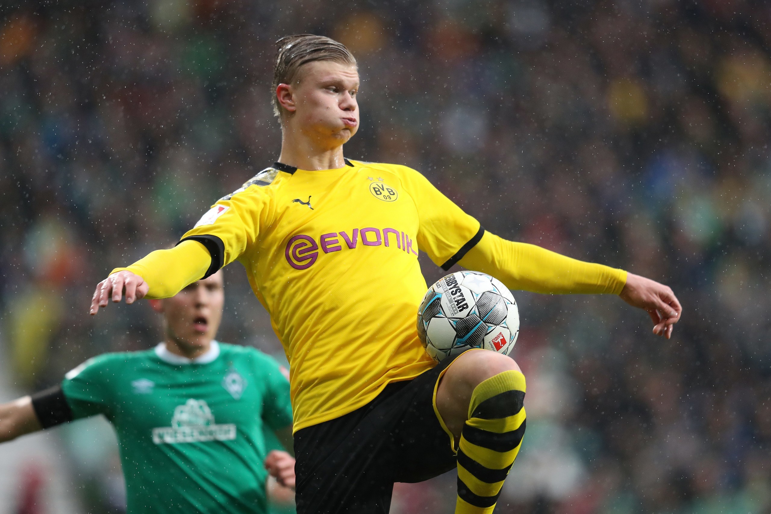 时尚耳机海报设计_数据线电子产品系列海报设计